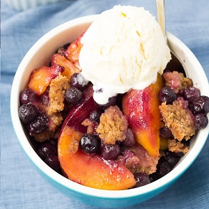 easy crockpot blueberry peach cobbler 800 6939