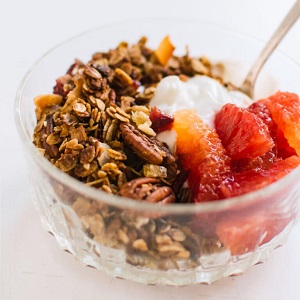 gingerbread granola with yogurt 768x1152 1