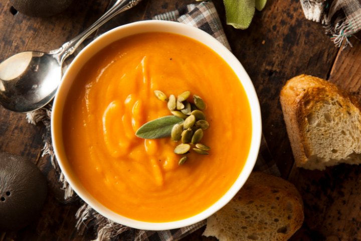 best easy homemade butternut squash soup recipe fall soup recipes fall recipes Thanksgiving recipe Thanksgiving soup recipes winter soup recipes healthy soups