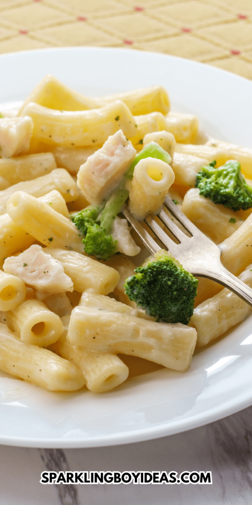 easy crockpot chicken alfredo with broccoli for weeknight dinners or for family