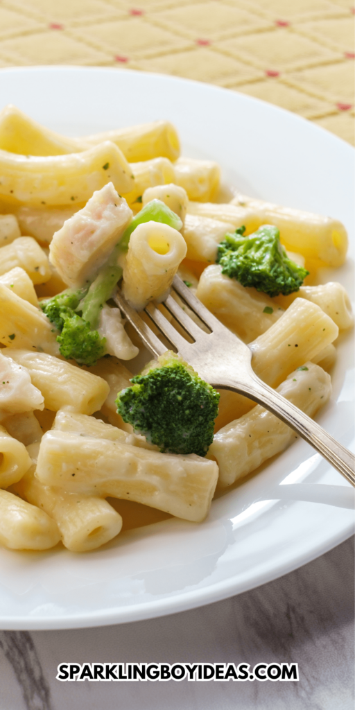 easy crockpot chicken alfredo with broccoli for weeknight dinners or for family