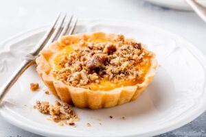 easy spiced mini pumpkin pie recipe perfect for fall desserts or snacks and Thanksgiving desserts