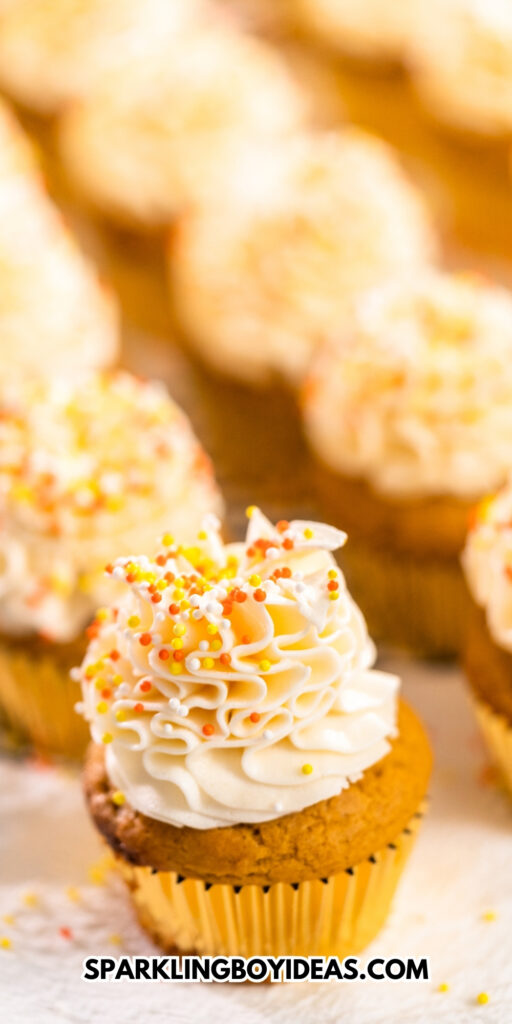 easy pumpkin spice cupcakes recipe for fall parties