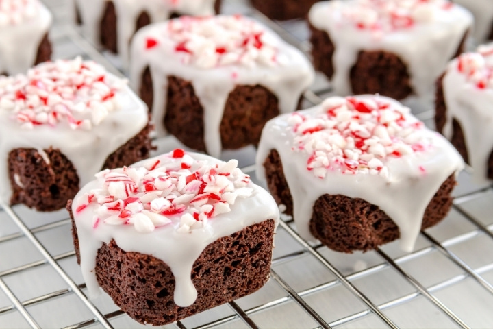 easy Chocolate Peppermint Brownie Bites are easy Christmas desserts and also be used as Christmas gifts