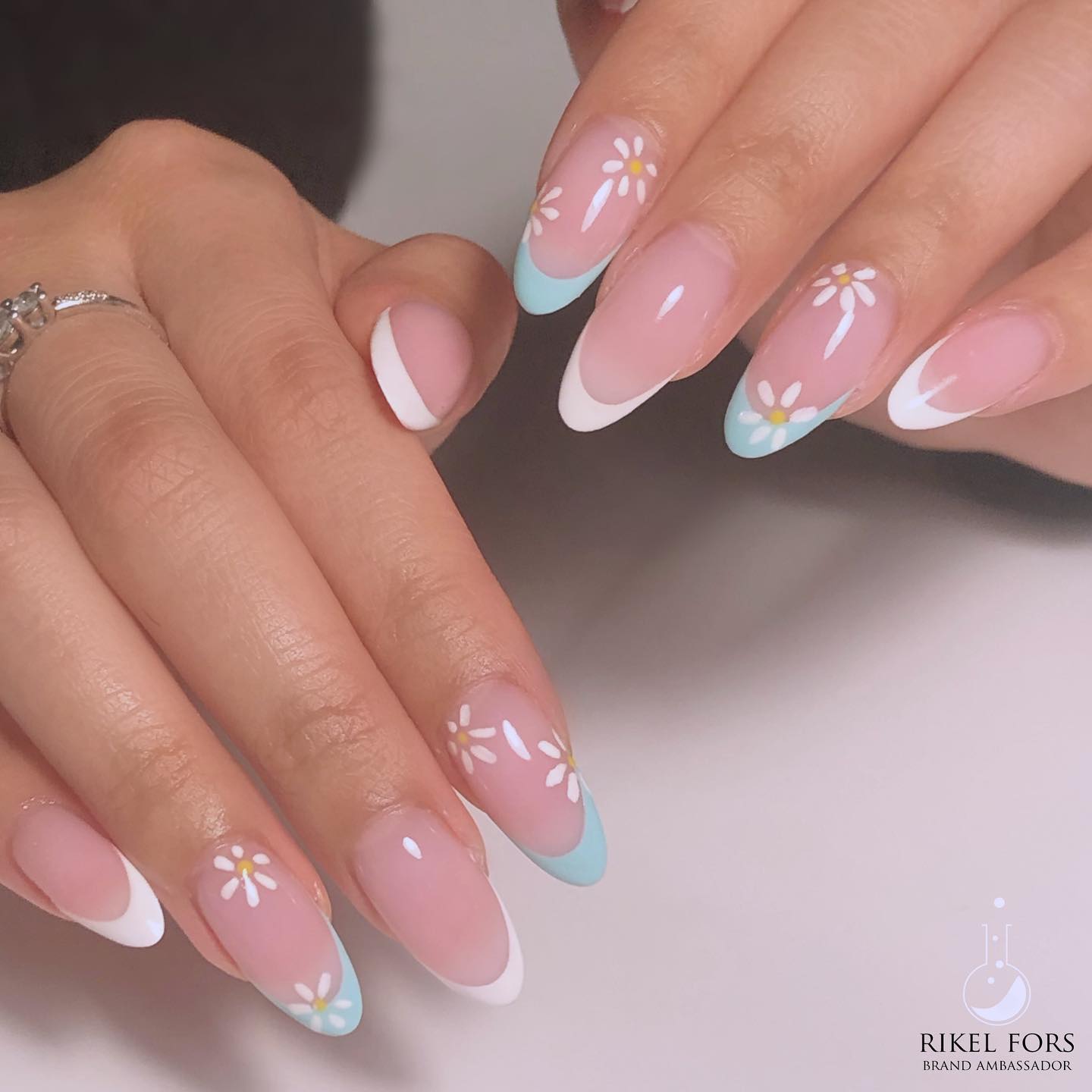 21 Simple Cute Spring French Tip Nails Sparkling Boy Ideas 21 Simple Cute Spring French Tip Nails Sparkling Boy Ideas
