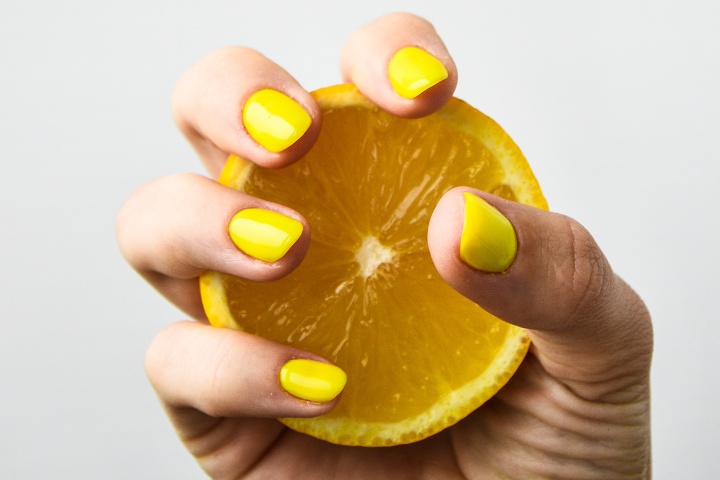 Bright and zesty lemon nails design with vibrant yellow and soft pastel hues on a cheerful manicure display.
