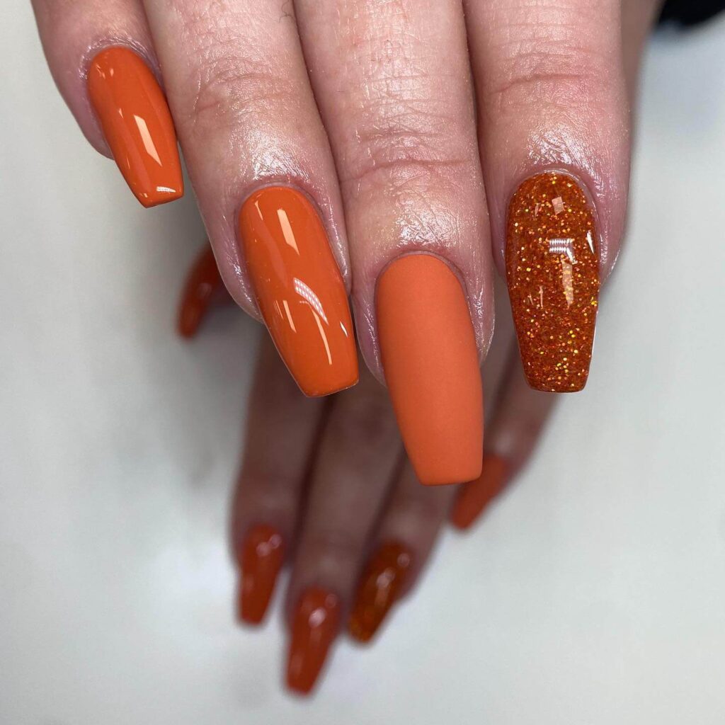 Discover the latest autumn nails trends with creative fall nail art, autumn nail designs, and the best fall nail colors for a stylish season.