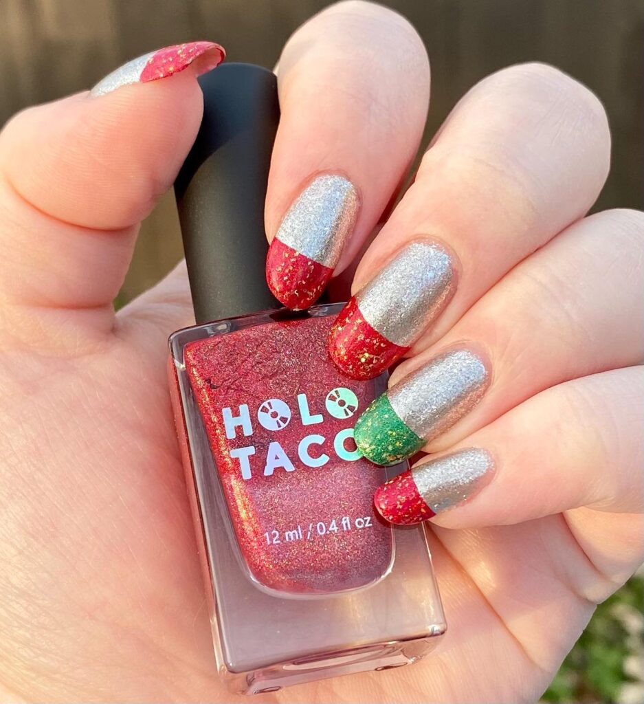 Elegant red and green Christmas nails perfect for winter season