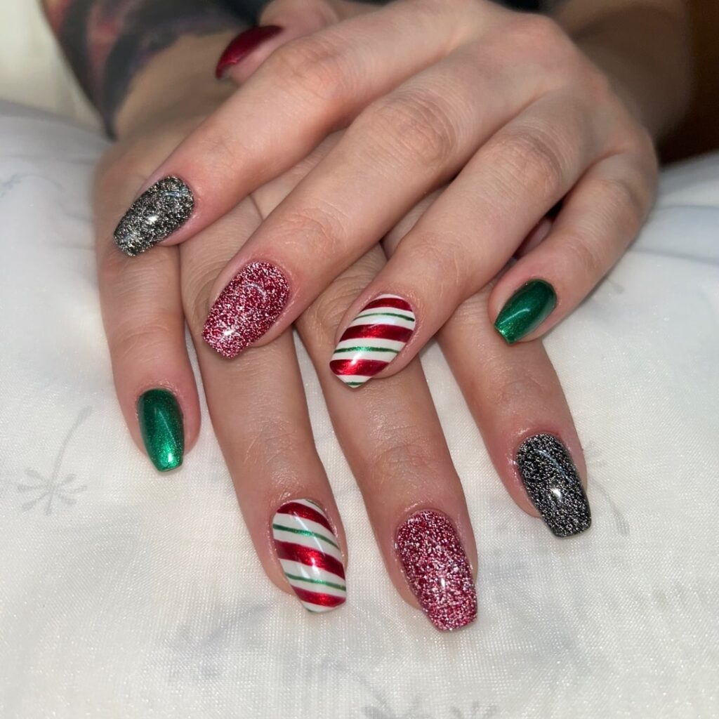 Elegant red and green Christmas nails perfect for winter season