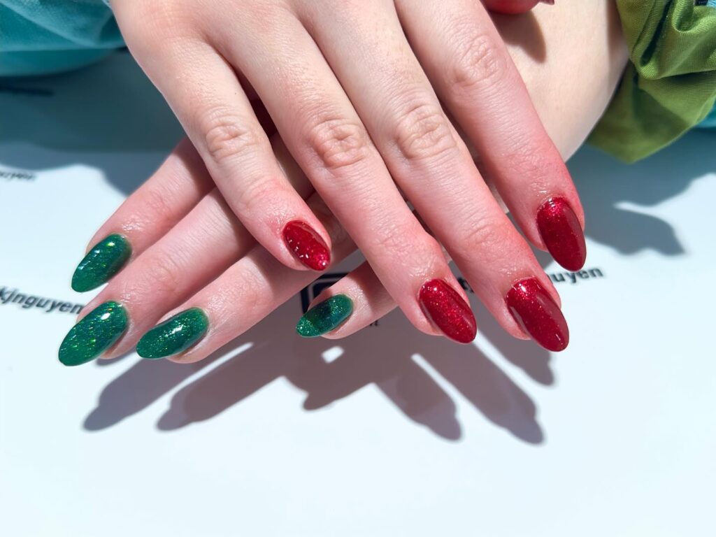 Elegant red and green Christmas nails perfect for winter season