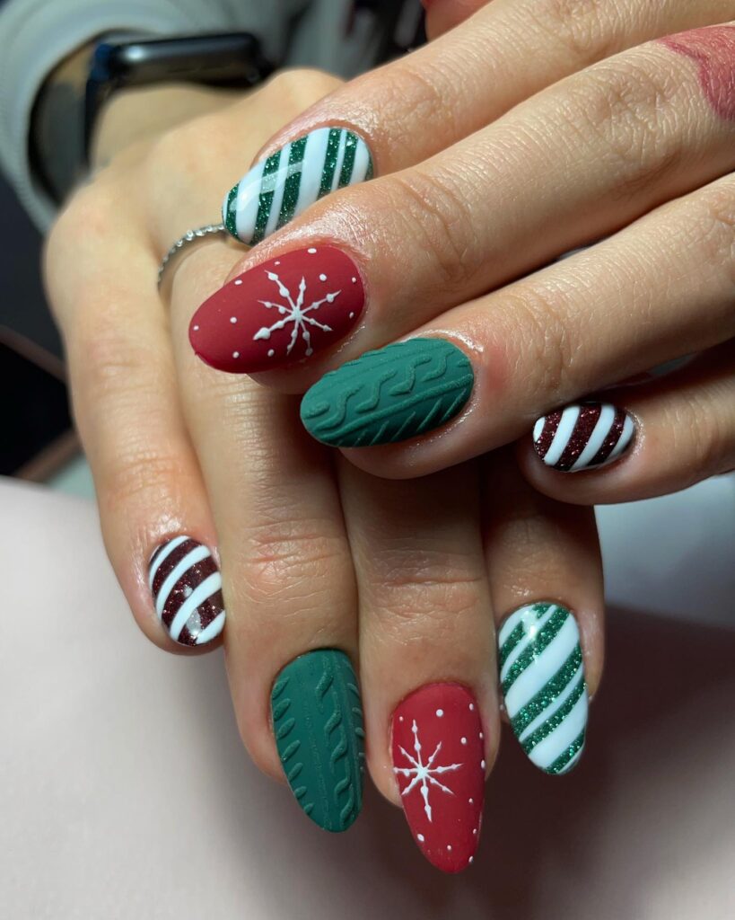 Elegant red and green Christmas nails perfect for winter season