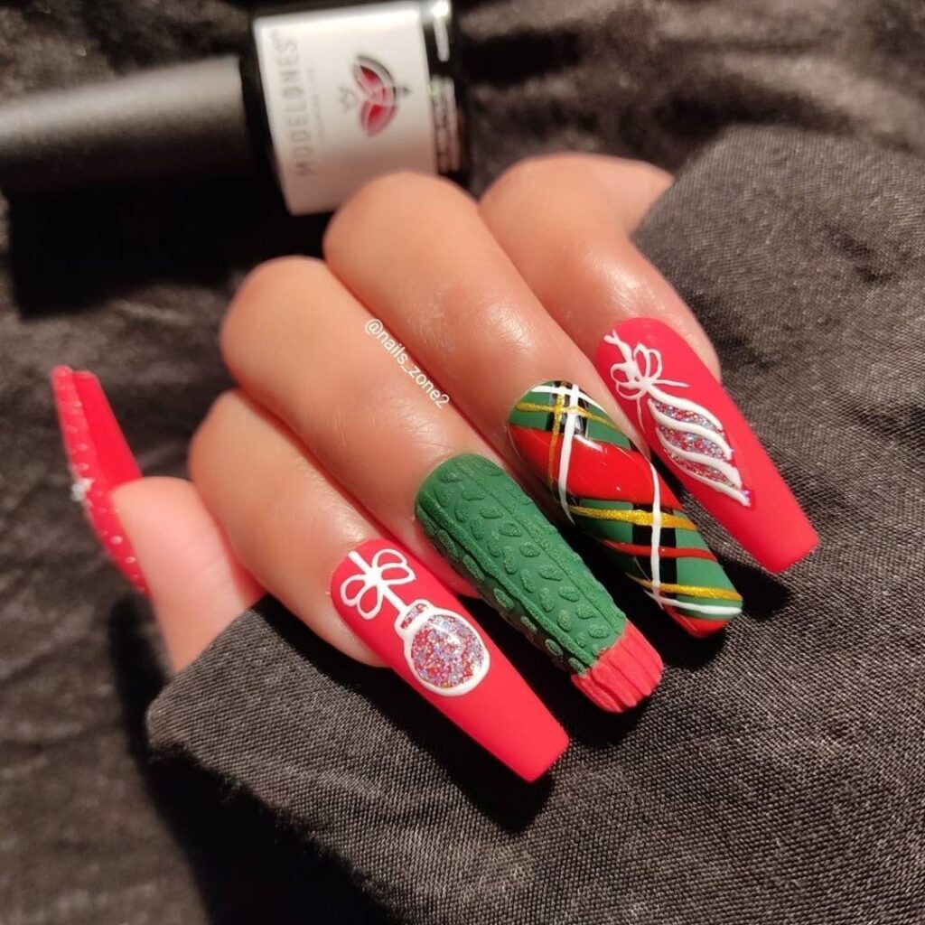 Elegant red and green Christmas nails perfect for winter season