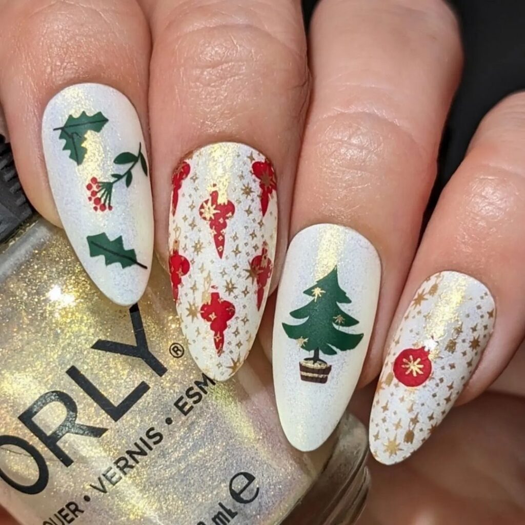 Elegant red and green Christmas nails perfect for winter season