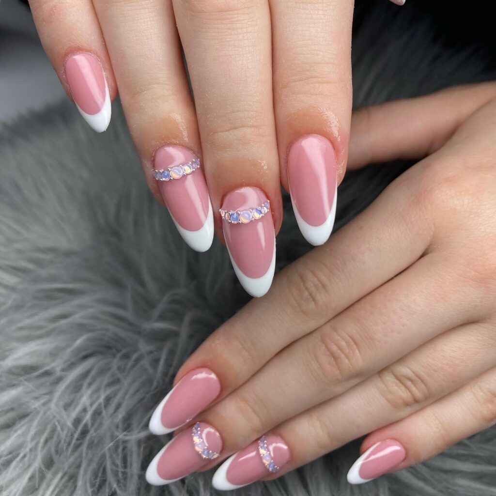 Shine with Swarovski nails! From subtle nude designs to bold blue and pink rhinestones, explore dazzling nail art perfect for every occasion and style.