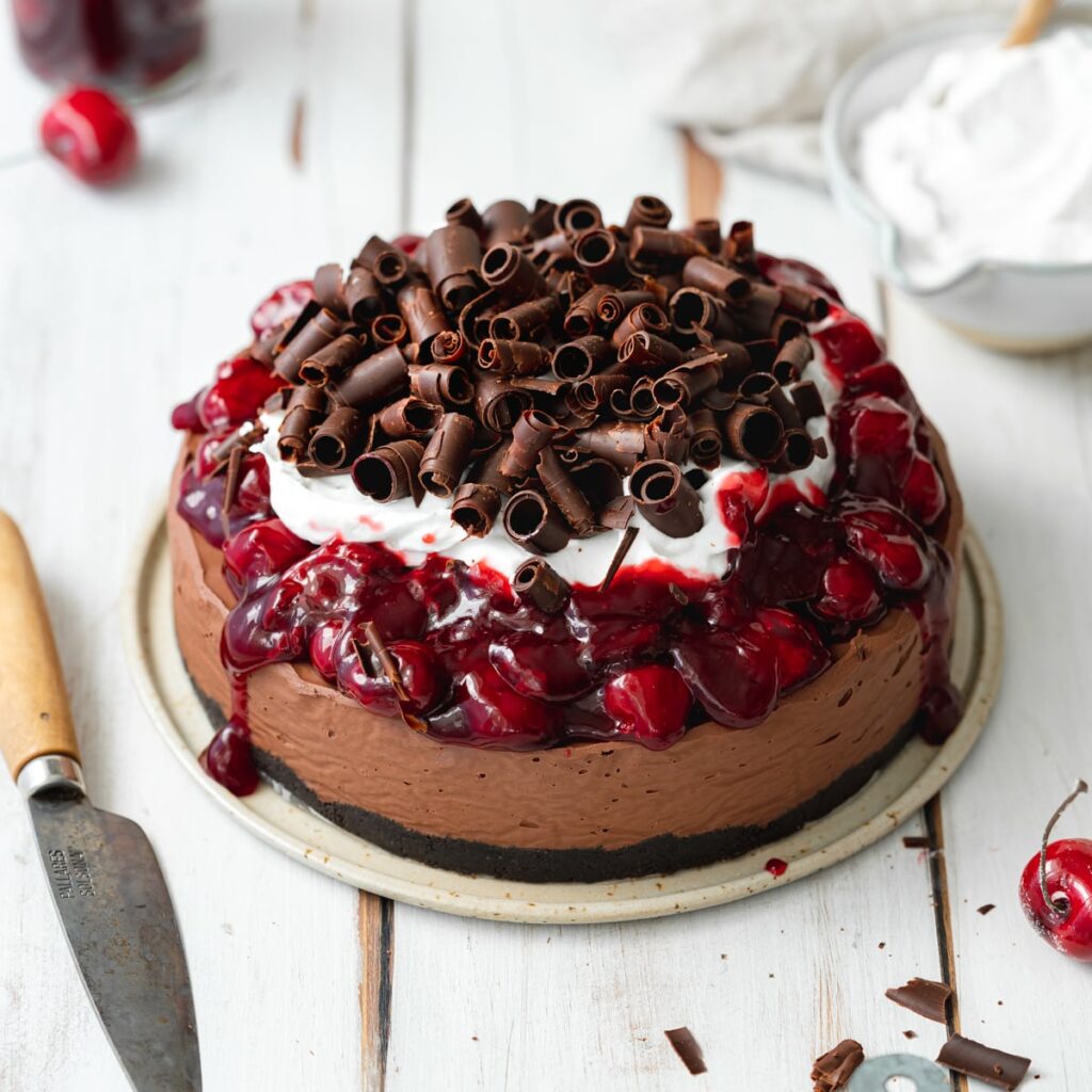 best no bake cheesecake with a creamy filling and buttery crust. Perfect for summer desserts, holidays, and easy no bake treats.